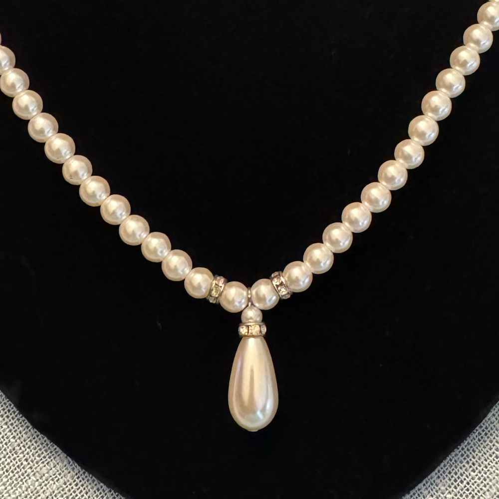 Pearl Necklace with Teardrop Pendant 18” - Picture 4 of 5